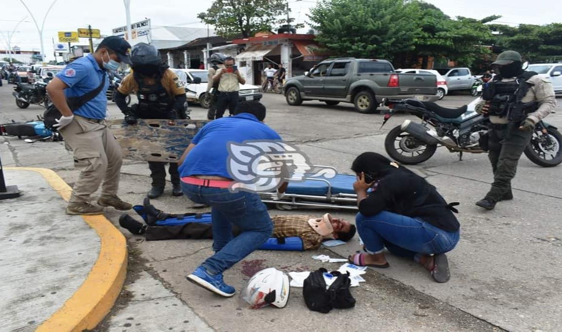 Huye tras impactar a motociclista en Acayucan