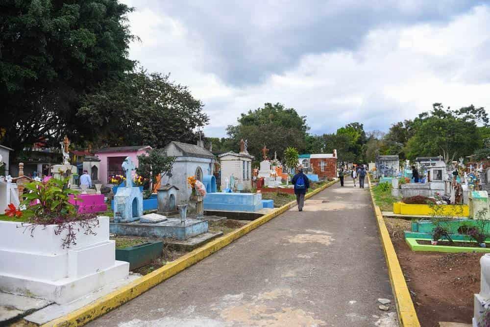 Alta demanda de tumbas provocaría censos en panteones de Xalapa