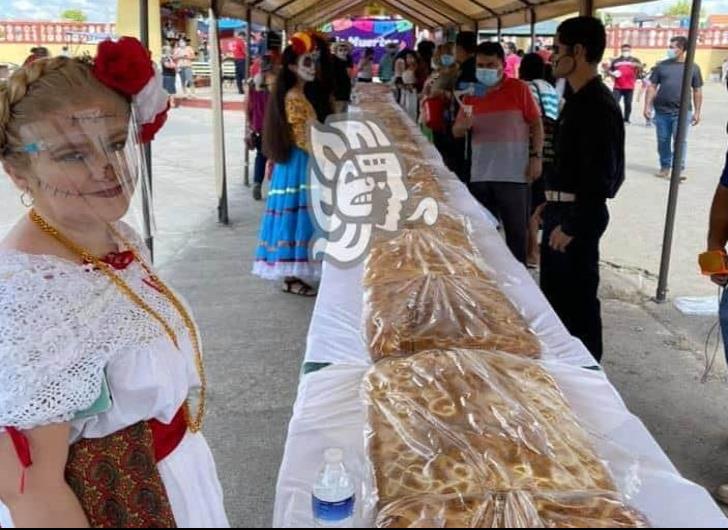 El pan de muerto más grande de la cuenca fue hecho en Carlos A. Carrillo