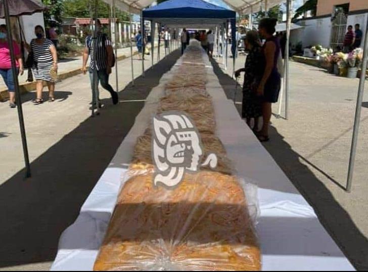 El pan de muerto más grande de la cuenca fue hecho en Carlos A. Carrillo