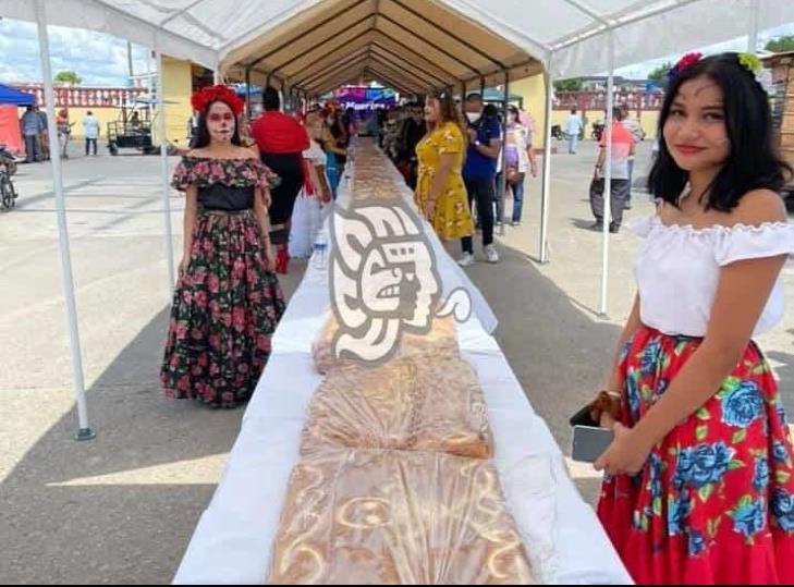 El pan de muerto más grande de la cuenca fue hecho en Carlos A. Carrillo