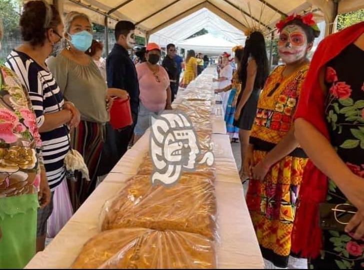 El pan de muerto más grande de la cuenca fue hecho en Carlos A. Carrillo