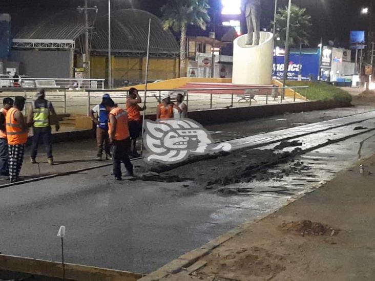 Ebrios en auto arruinan tramo recién pavimentado en Minatitlán