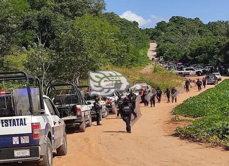 Granaderos sitian a inconformes pobladores de Mecayapan