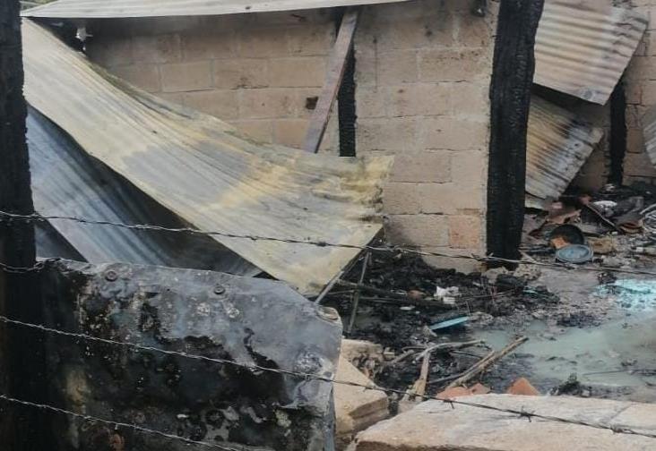 Arrasa fuego con vivienda de Casa Blanca