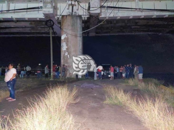 Hombre cae del puente de Alvarado tras derrapar con su motocicleta