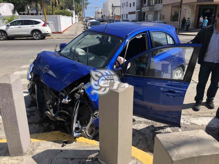 Choque automovilístico deja dos personas lesionadas en Veracruz