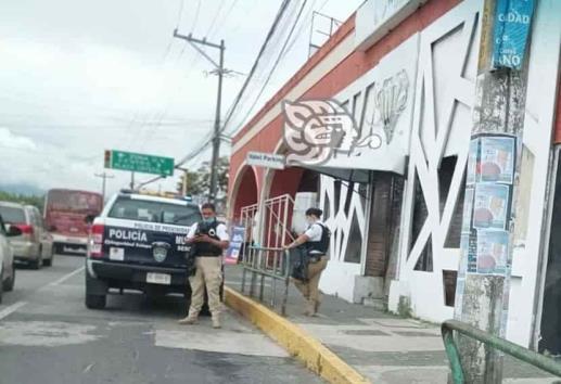 ´Rescatan´ a ebrio sujeto en una plaza comercial de Xalapa
