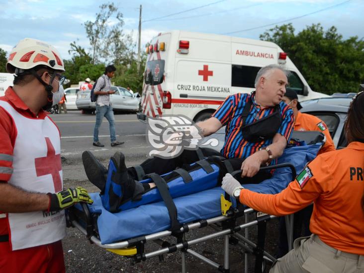 Se registra choque entre dos unidades, deja dos personas lesionada