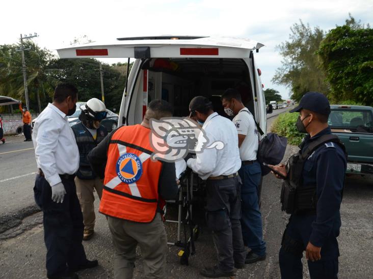 Se registra choque entre dos unidades, deja dos personas lesionada