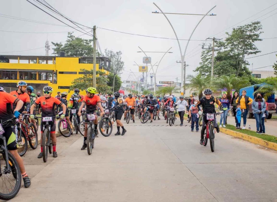 Con carrera de ciclismo impulsan deporte y reactivan economía en Acayucan