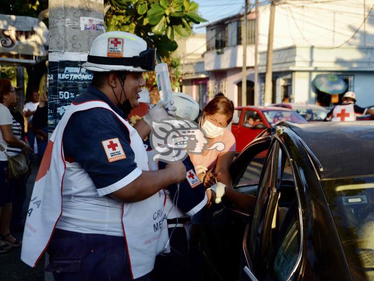 Pierde el control y choca contra poste de concreto en calles de Veracruz