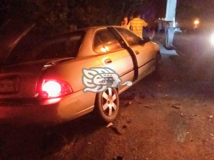 Tractocamión choca vehículo en la carretera Sayula — Ciudad Alemán