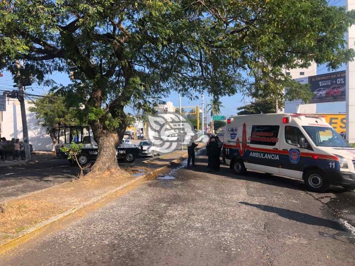 Se incendian tres vehículos tras aparatosa carambola en fraccionamiento de Veracruz