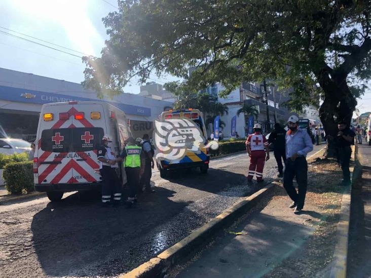 Se incendian tres vehículos tras aparatosa carambola en fraccionamiento de Veracruz