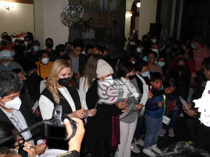 Entre luces y colores, Cuitláhuac encabeza encendido del árbol navideño en Xalapa