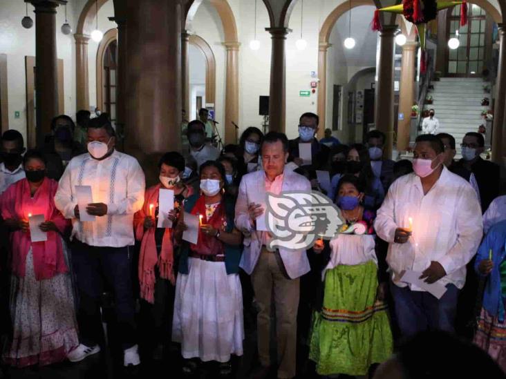 Entre luces y colores, Cuitláhuac encabeza encendido del árbol navideño en Xalapa