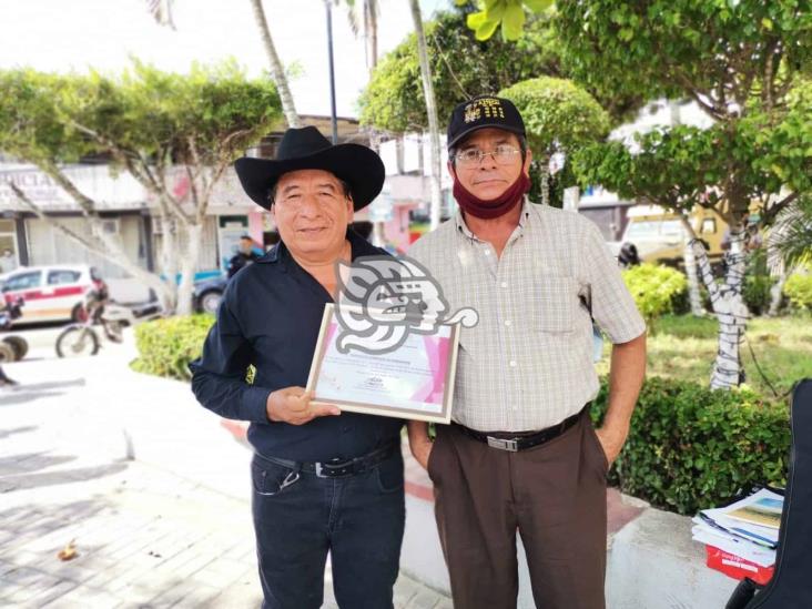 Romaldo Garrido presenta sus libros de poesía y el reciclaje