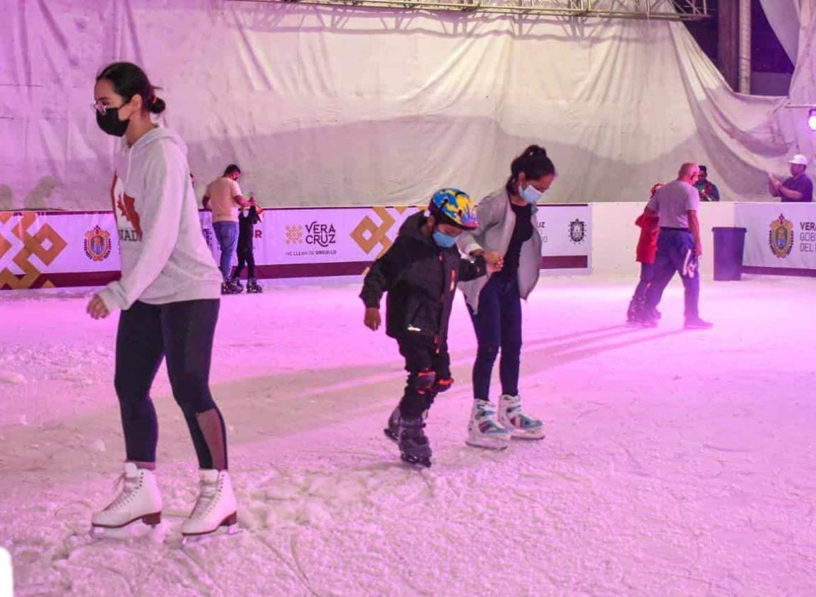 Esperan buen cierre de año en turismo con las 9 pistas de hielo en Veracruz