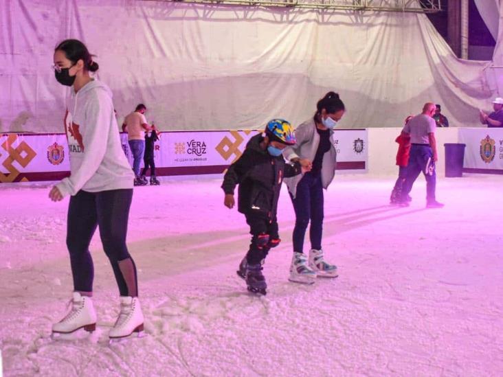 Esperan buen cierre de año en turismo con las 9 pistas de hielo en Veracruz