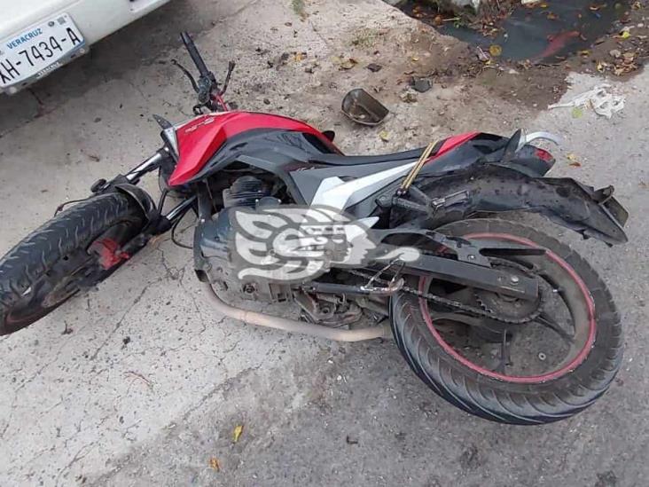 Motociclista resulta lesionado tras sufrir accidente