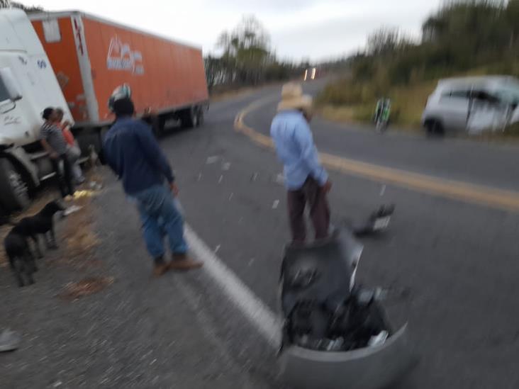 Choca tráiler y auto en Conejos 