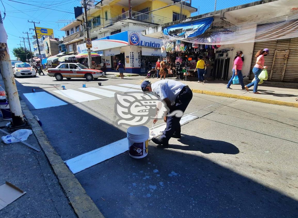 Inició el balizamiento de calles y avenidas de Agua Dulce