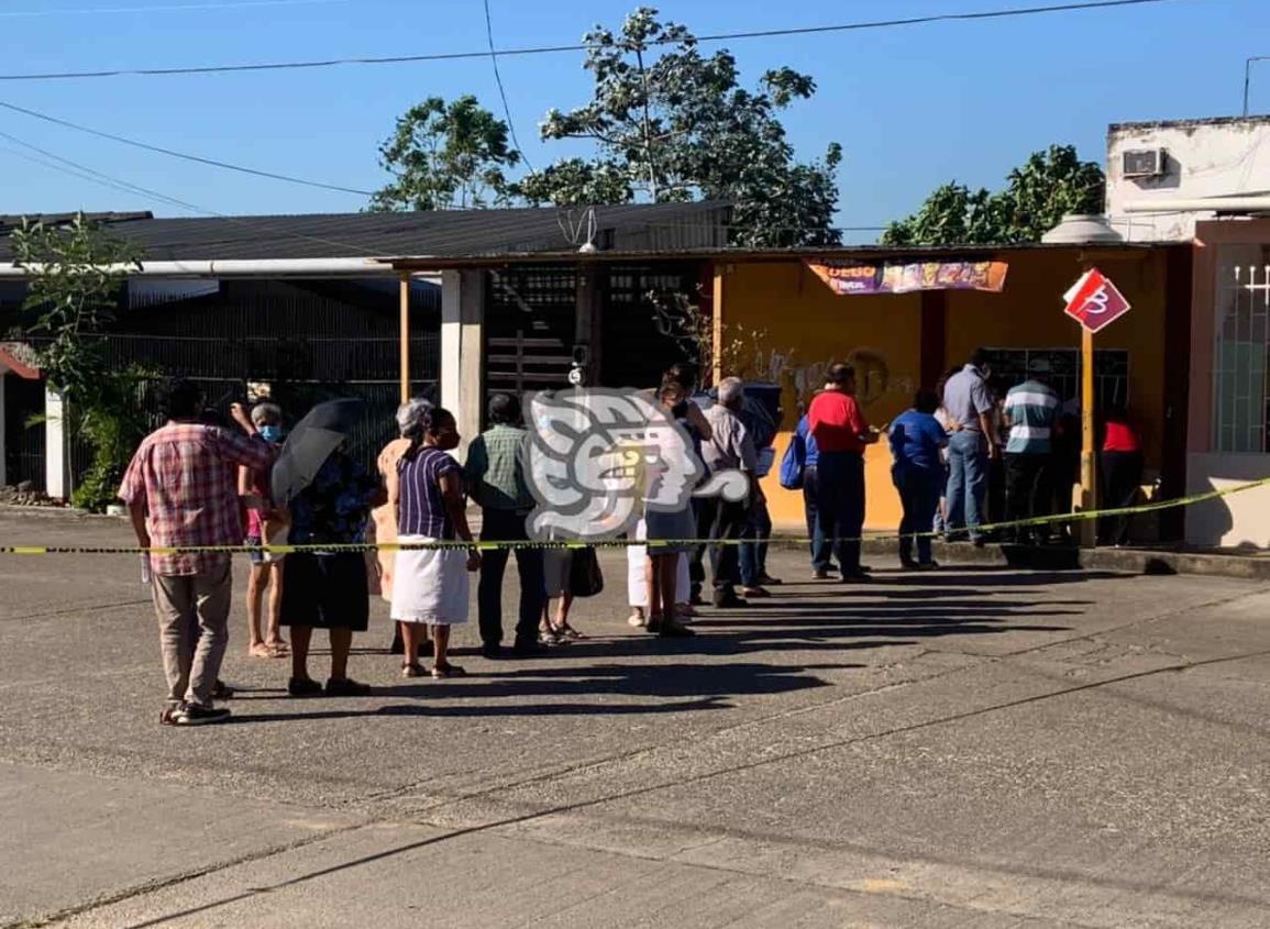 Aplican tercera dosis de vacuna contra Covid 19 en Acayucan