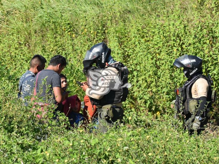 Encapuchados bloquean autopista; consuman asalto y causan accidentes