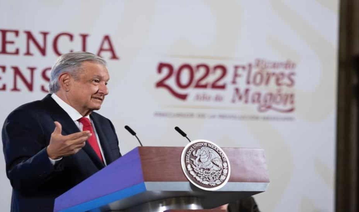 ¿Qué dijo AMLO sobre el derrumbe de su estatua en Edomex?