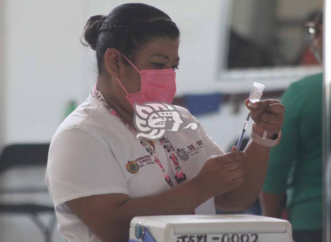 Más de mil trabajadores de la educación recibirán tercera dosis