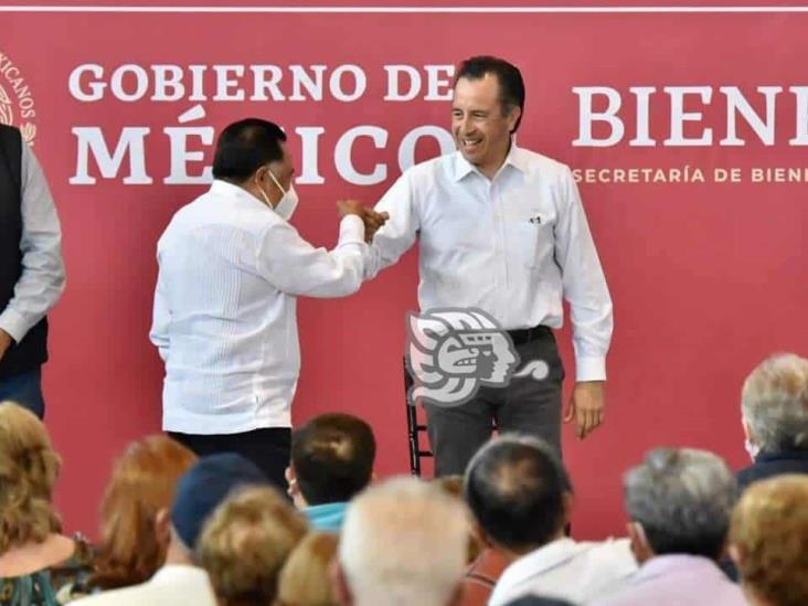 Con la 4T, dinero va a manos de los desprotegidos de Veracruz; PAN y PRI lo robaban