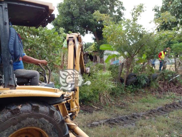 Ferrosur aplica limpieza de vías en Coatza; familias no quieren ser desalojadas