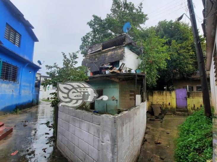 Por intensa lluvia colapsa techo de vivienda en Agua Dulce