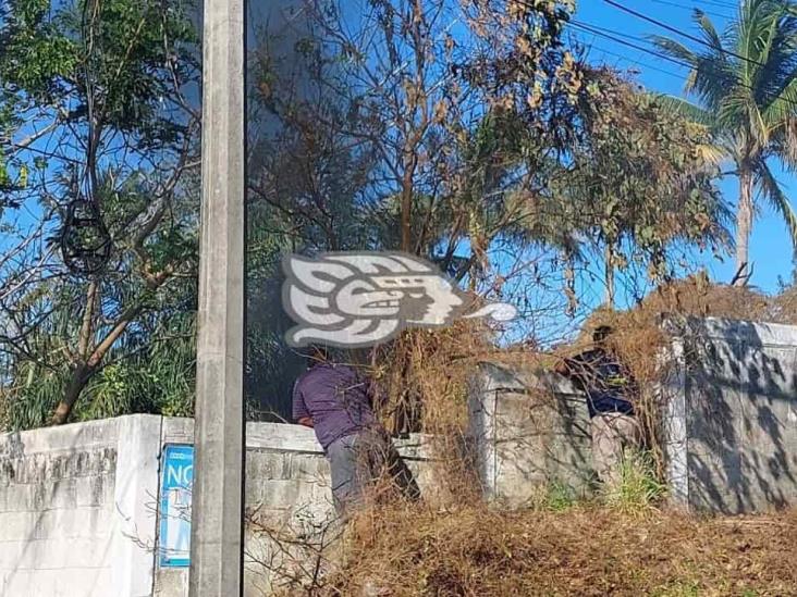 Quema de basura se sale del control en plantel educativo de Boca del Río