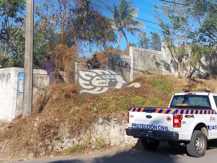 Quema de basura se sale del control en plantel educativo de Boca del Río