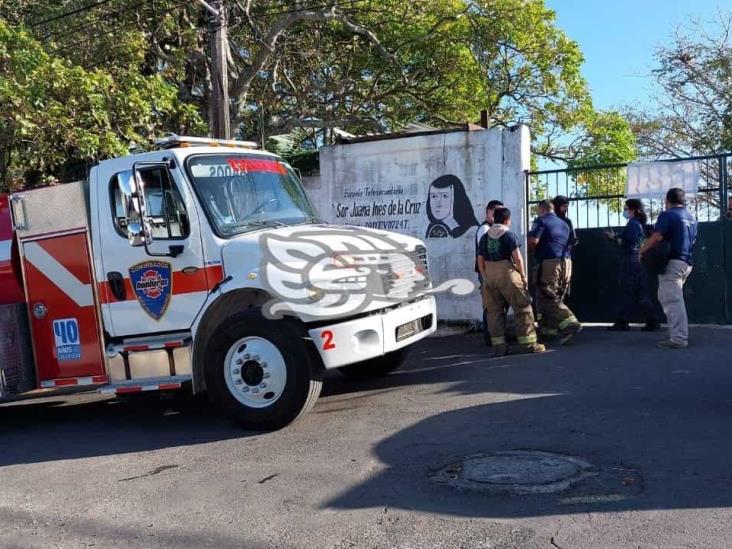 Quema de basura se sale del control en plantel educativo de Boca del Río