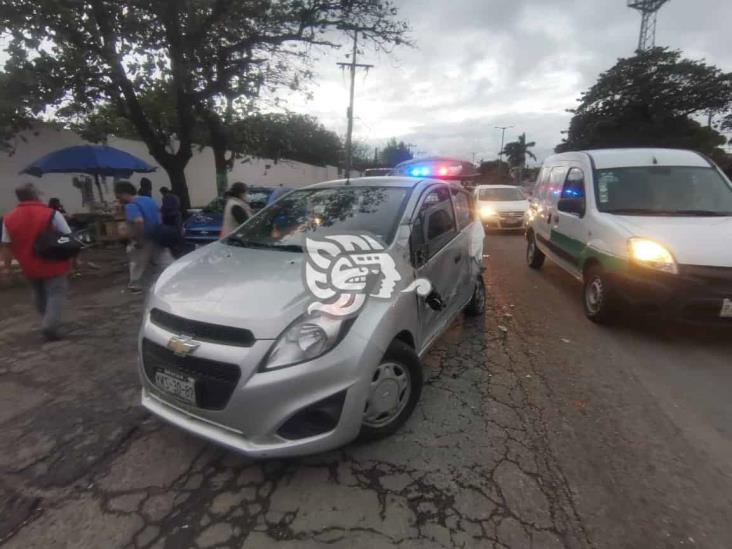 Conductor de tráiler ocasiona accidente en carretera federal Veracruz-Xalapa