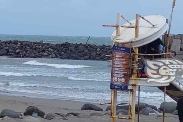 Permanecerán playas cerradas por oleaje elevado en Boca del Río