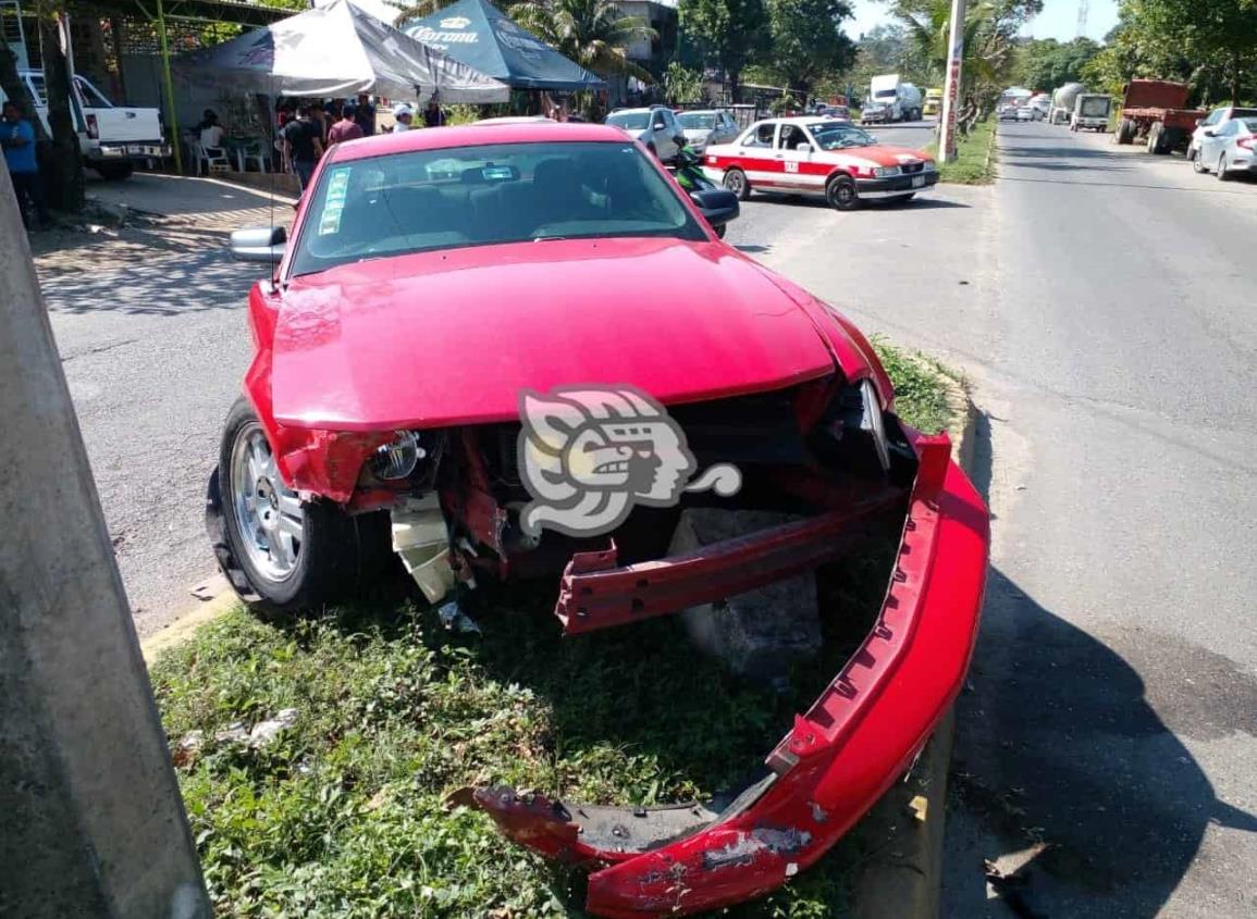 Percance vial en carretera ancha, una persona lesionada