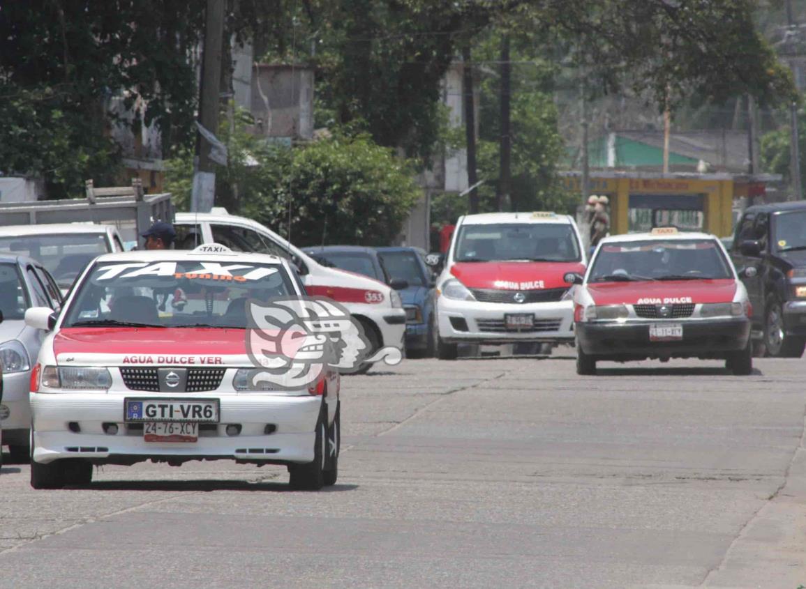 Se quejan de taxistas irrespetuosos y ‘careros’ en Agua Dulce