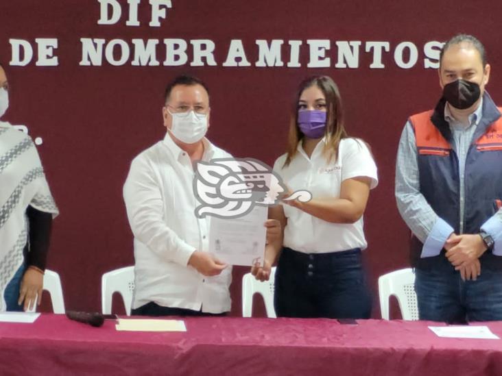 Alcalde de Agua Dulce nombra a Mabel Luna directora del DIF