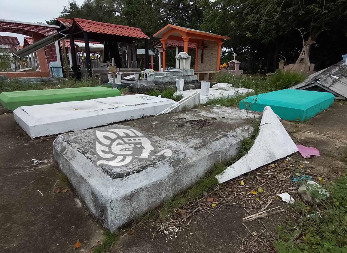 Últimos frentes fríos dañan tumbas de panteón de Los Jubilados