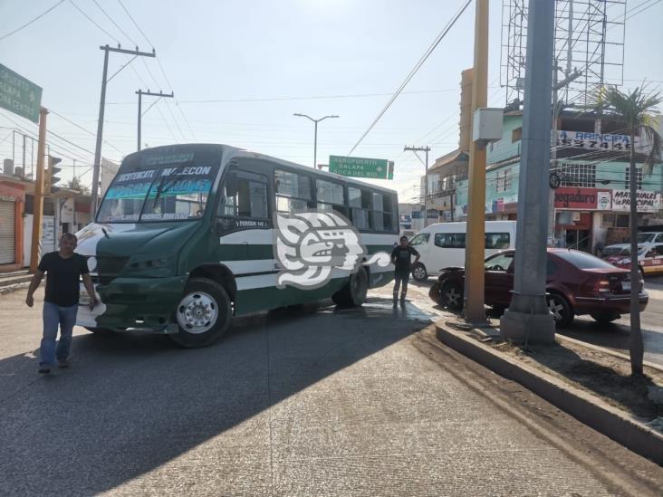 Se registra accidente entre dos unidades en calles de Veracruz