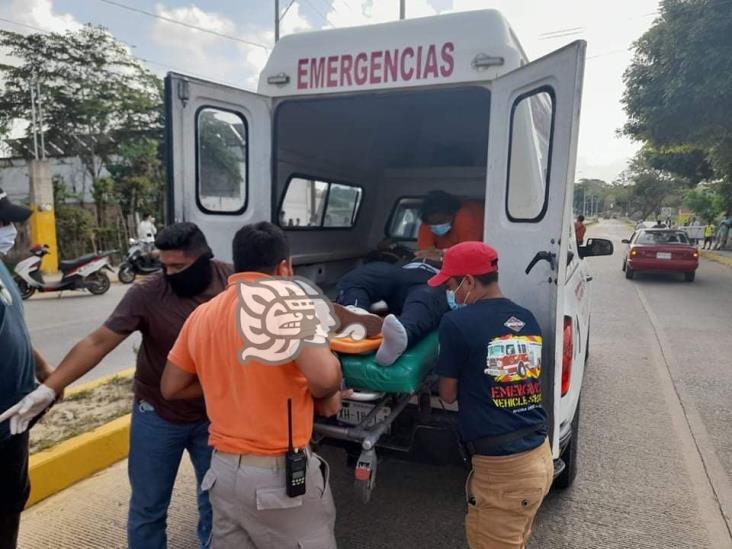 Choque y volcadura de trimoto de gasera en Oluta