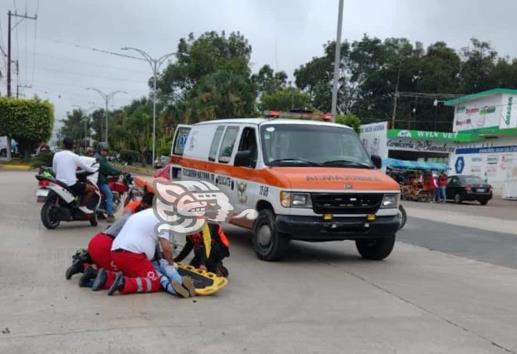 Escuadrón Nacional de Rescate Misantla atiende a motociclista atropellado