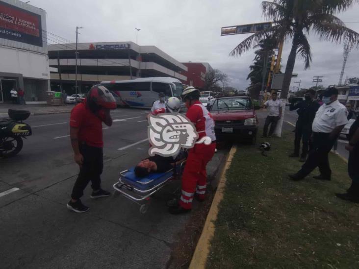 Choque deja a motociclista lesionado en calles de Veracruz