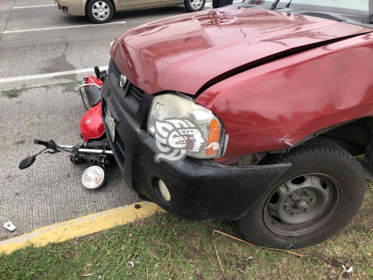 Choque deja a motociclista lesionado en calles de Veracruz