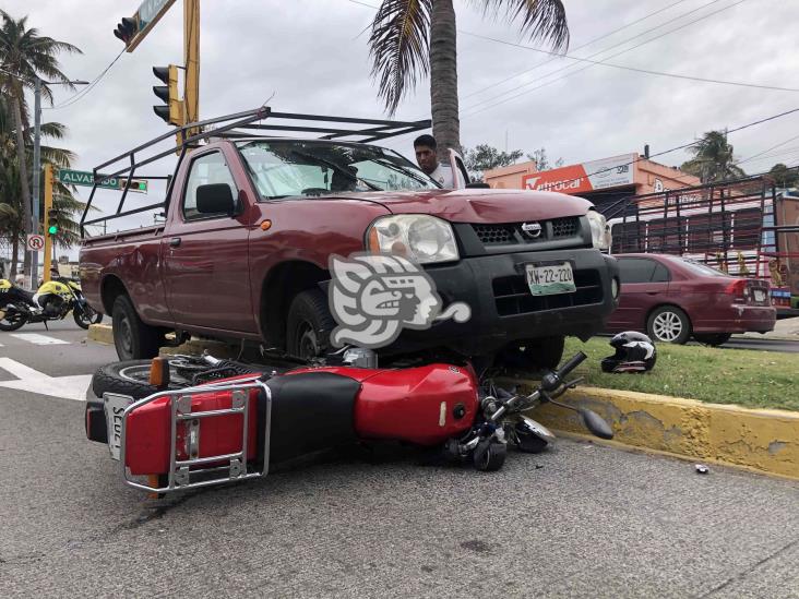 Choque deja a motociclista lesionado en calles de Veracruz