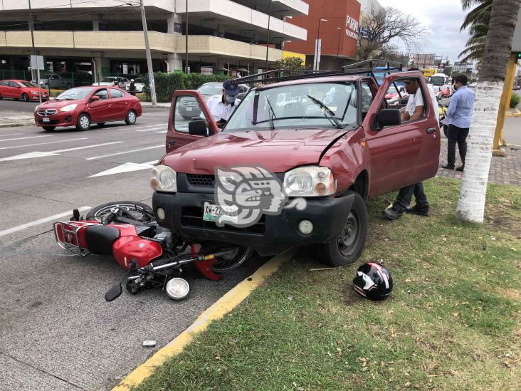 Choque deja a motociclista lesionado en calles de Veracruz